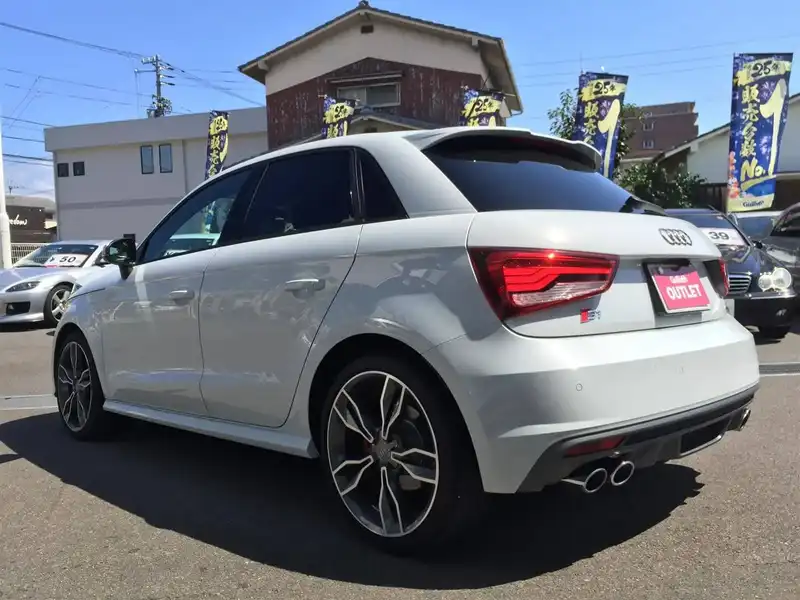 カタログ画像：Ｓ１スポーツバック（S1 SPORTBACK） ベースグレード 2014年11月 ABA-8XCWZF 2000cc グレイシアホワイトメタリック 燃費14.4km / l バック