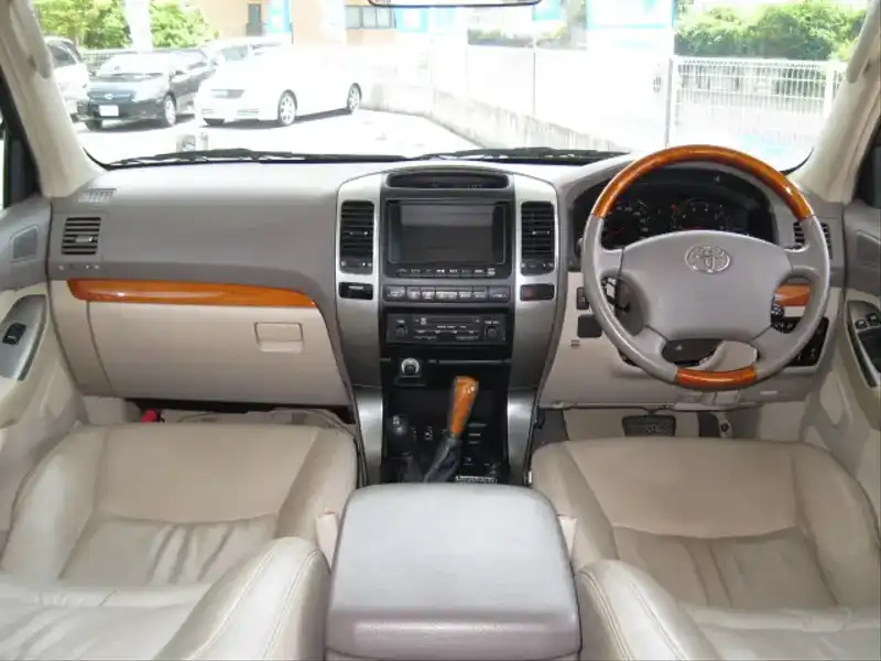 カタログ画像：ランドクルーザープラド（LAND CRUISER PRADO） ＴＺ Ｇセレクション 2004年8月 TA-VZJ121W 3400cc シャンパンマイカメタリック 燃費8.1km / l  内装