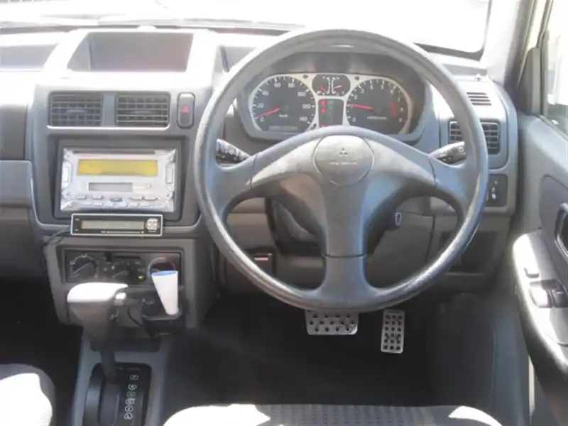 カタログ画像：パジェロミニ（PAJERO MINI） ＶＲ 2004年4月 TA-H53A 660cc ホワイトソリッド 内装