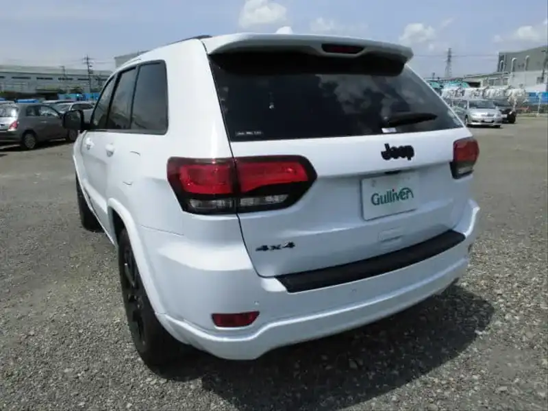 10121402 | カタログ画像：ジープ・グランドチェロキー（JEEP GRAND CHEROKEE） アルティテュード 2019年4月 DBA-WK36TA 3600cc ブライトホワイトクリアコート バック