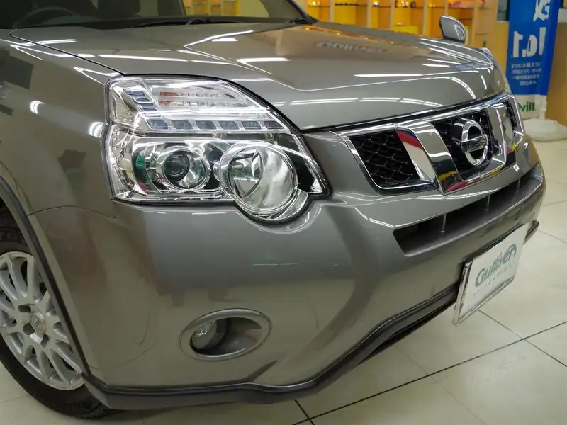 カタログ画像：エクストレイル（X-TRAIL） ２０Ｓ 2010年7月 DBA-NT31 2000cc ブリリアントシルバー（Ｍ）orブレードシルバー（Ｍ） 燃費13.8km / l  外装