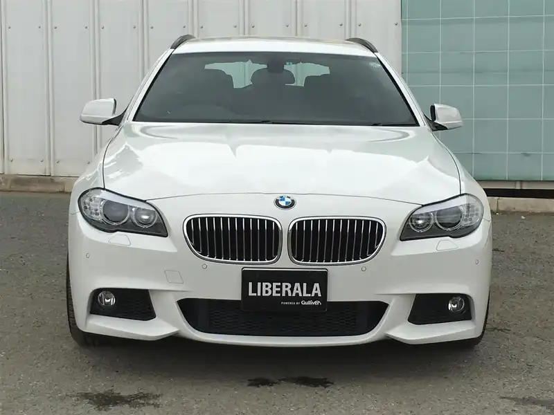 カタログ画像：５シリーズ（5 SERIES） ５２３ｉツーリング Ｍスポーツパッケージ 2011年10月 DBA-XL20 2000cc 燃費13.8km / l フロント