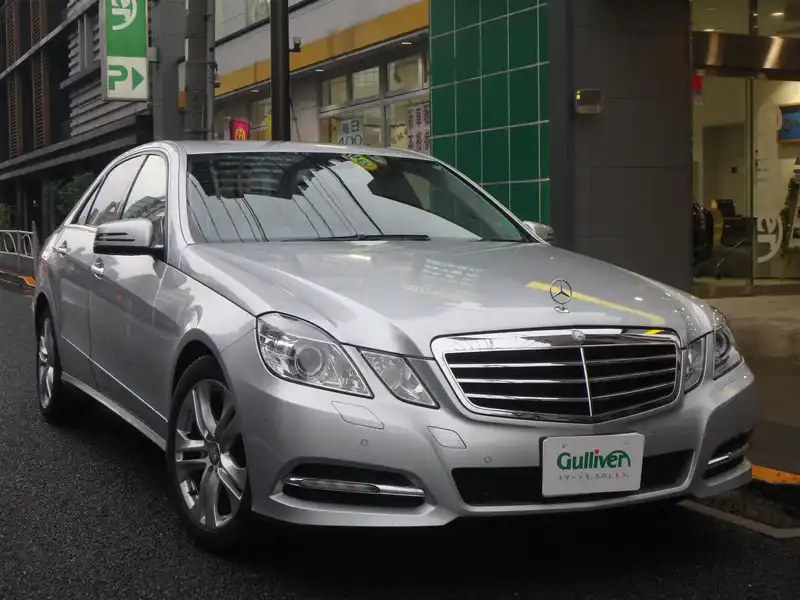 カタログ画像：Ｅクラス（E-CLASS） Ｅ３００ アバンギャルド 2010年8月 DBA-212054C 3000cc パラジウムシルバー（Ｍ）orイリジウムシルバー（Ｍ） 燃費9.6km / l  メイン（その他）