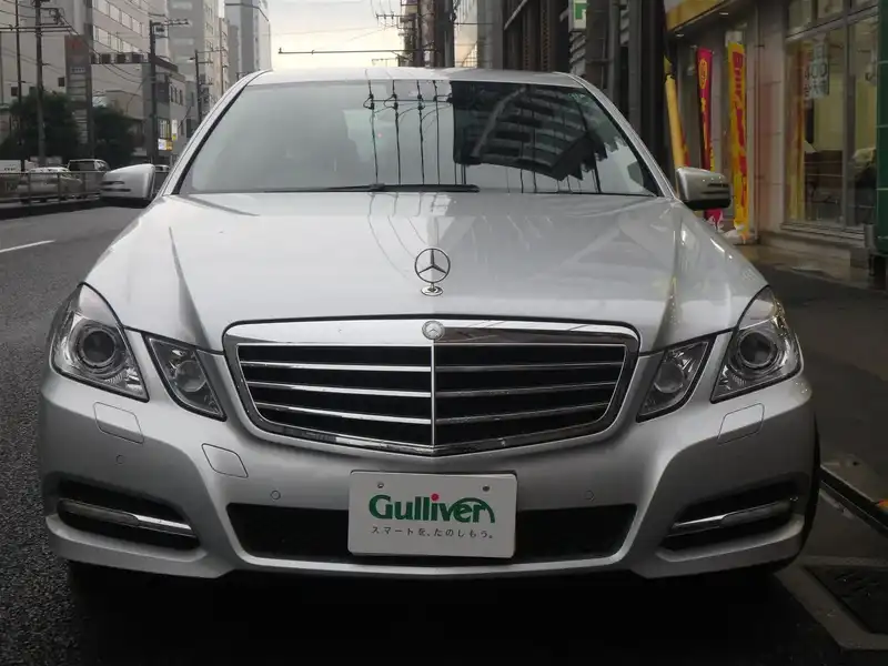 カタログ画像：Ｅクラス（E-CLASS） Ｅ３００ アバンギャルド 2010年8月 DBA-212054C 3000cc パラジウムシルバー（Ｍ）orイリジウムシルバー（Ｍ） 燃費9.6km / l  フロント