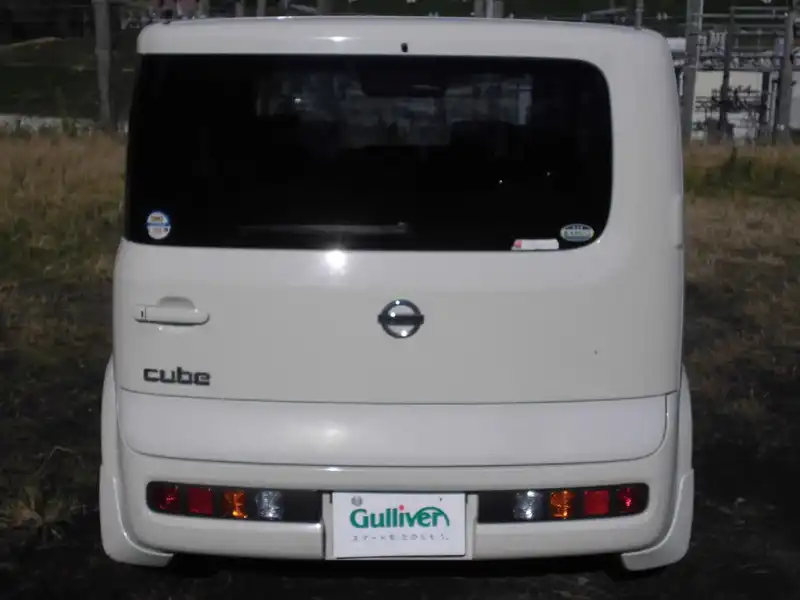 カタログ画像：キューブ（CUBE） ＳＸ ＭＤ／ＣＤセレクション 2004年12月 CBA-BZ11 1400cc ホワイトパール（３Ｐ） 燃費17.2km / l  バック