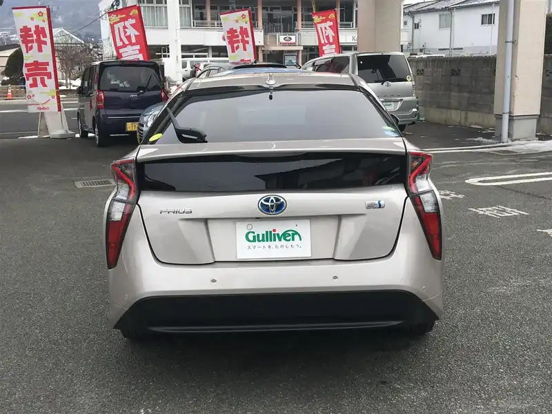 カタログ画像：プリウス（PRIUS） Ａ 2015年12月 DAA-ZVW51 1800cc シルバーメタリックorスティールブロンドメタリック 燃費37.2km / l バック