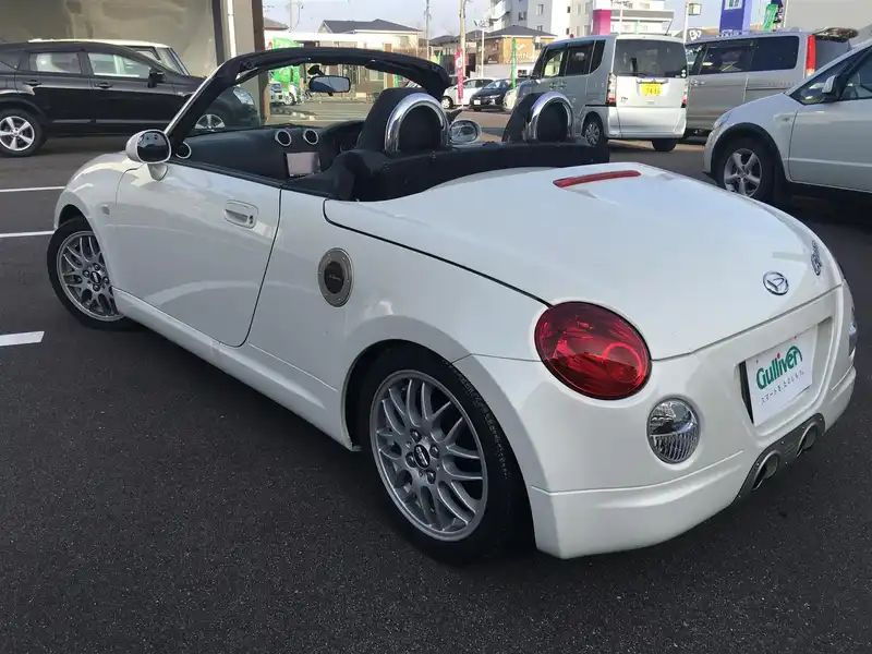 カタログ画像：コペン（COPEN） １０ｔｈアニバーサリーエディション 2012年4月 ABA-L880K 660cc ＤＣ・パールホワイトⅠ 燃費18.0km / l  バック