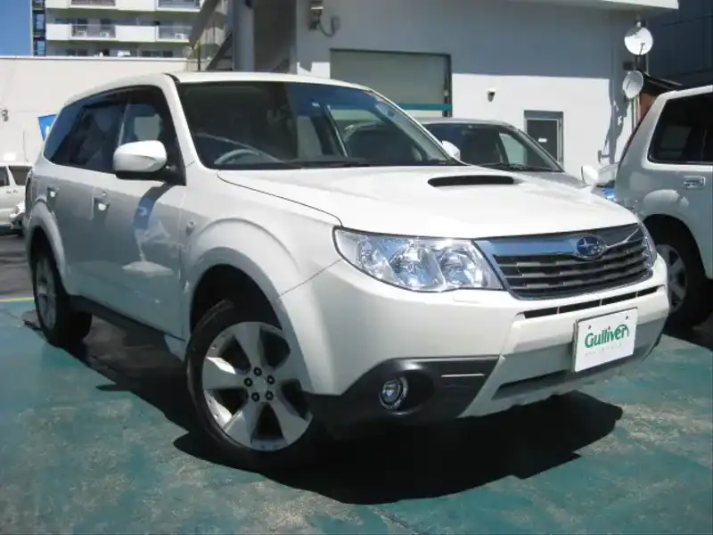 カタログ画像：フォレスター（FORESTER） ２．０ＸＴ プラチナセレクション 2009年12月 DBA-SH5 2000cc サテンホワイト・パール 燃費12.2km / l  メイン（その他）