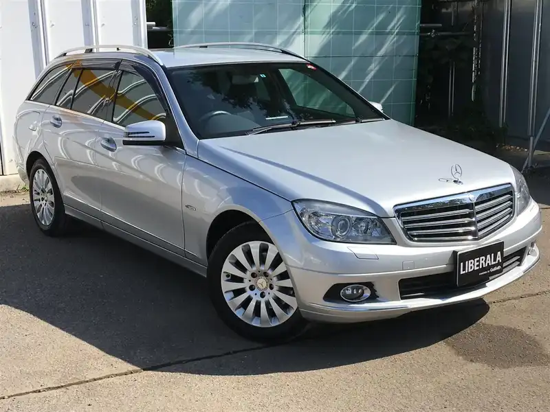 カタログ画像：Ｃクラスステーションワゴン（C-CLASS STATIONWAGON） Ｃ２００ ＣＧＩブルーエフィシェンシー ステーションワゴン エレガンス 2010年8月 DBA-204248 1800cc イリジウムシルバー 燃費11.6km / l  メイン（その他）