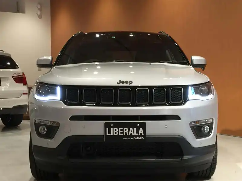 カタログ画像：ジープ・コンパス（JEEP COMPASS） Ｓモデル 2019年10月 ABA-M624 2400cc ヴォーカルホワイトパールコート 燃費11.8km / l フロント