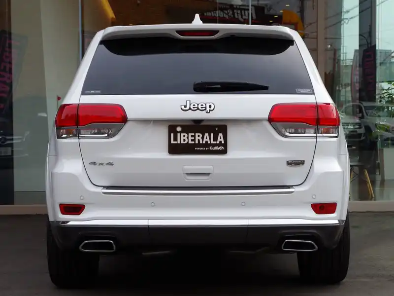 カタログ画像：ジープ・グランドチェロキー（JEEP GRAND CHEROKEE） サミット ラグーナレザーパッケージ 2017年5月 DBA-WK36TA 3600cc ブライトホワイトクリアコート 燃費9.6km / l バック