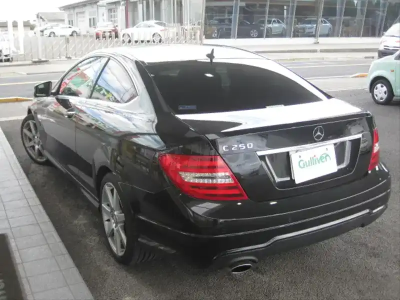 10084107 | カタログ画像：Ｃクラス（C-CLASS） Ｃ２５０クーペ シュポルト 2013年8月 DBA-204347 1800cc マグネタイトブラック（Ｍ）orオブシディアンブラック（Ｍ） バック