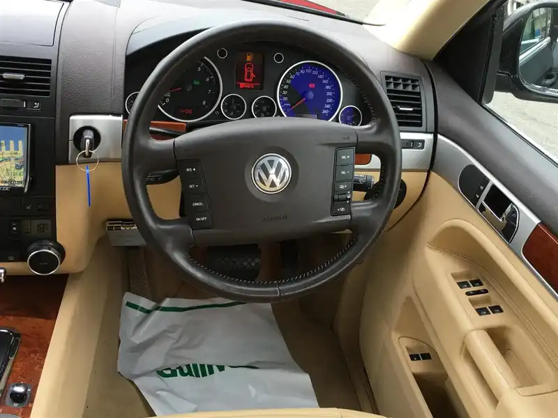 カタログ画像：トゥアレグ（TOUAREG） Ｖ６ シュトルツ 2006年8月 GH-7LBMVS 3200cc ブラックマジックパールエフェクト 燃費7.5km / l  内装