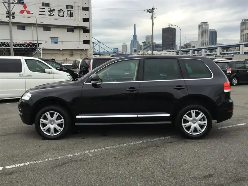 カタログ画像：トゥアレグ（TOUAREG） Ｖ６ シュトルツＣＤＣエアサスペンション装着車 2006年8月 GH-7LBMVA 3200cc ブラックマジックパールエフェクト 燃費7.5km / l  外装