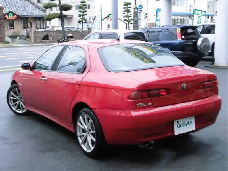 カタログ画像：アルファ１５６（ALFA 156） ２．０ ＪＴＳ（左） 2002年7月 GH-932AXA 2000cc アルファレッド バック