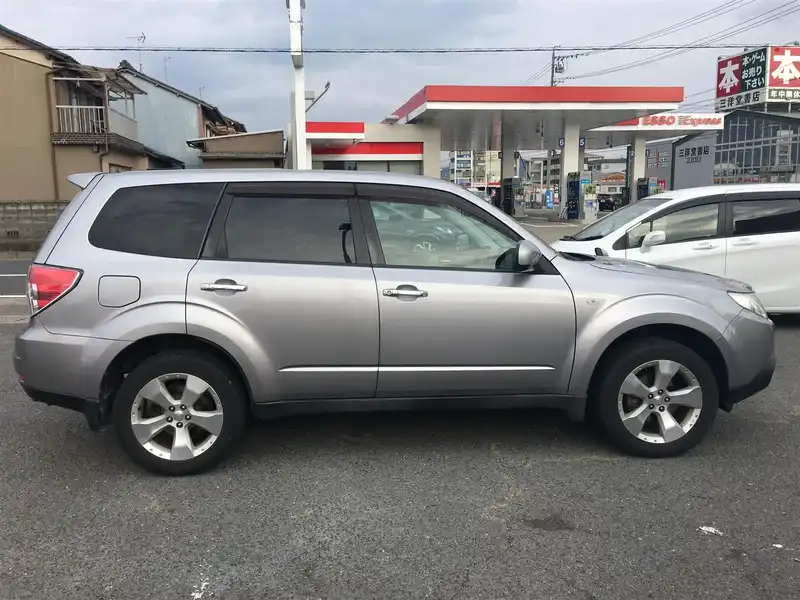 カタログ画像：フォレスター（FORESTER） スポーツリミテッド 2009年7月 DBA-SH5 2000cc スパークシルバー・メタリックorスティールシルバー・メタリック 燃費13.8km / l  外装