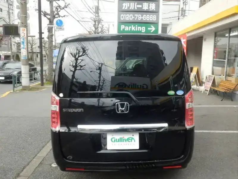 カタログ画像：ステップワゴン（STEPWAGON） Ｇ コンフォートセレクション 2012年11月 DBA-RK2 2000cc クリスタルブラック・パール 燃費13.6km / l バック