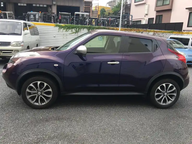 カタログ画像：ジューク（JUKE） １６ＧＴ ＦＯＵＲ プレミアムパーソナライズパッケージ 2014年4月 CBA-NF15 1600cc ミッドナイトパープルIV（４Ｒ） 燃費12.6km / l 外装