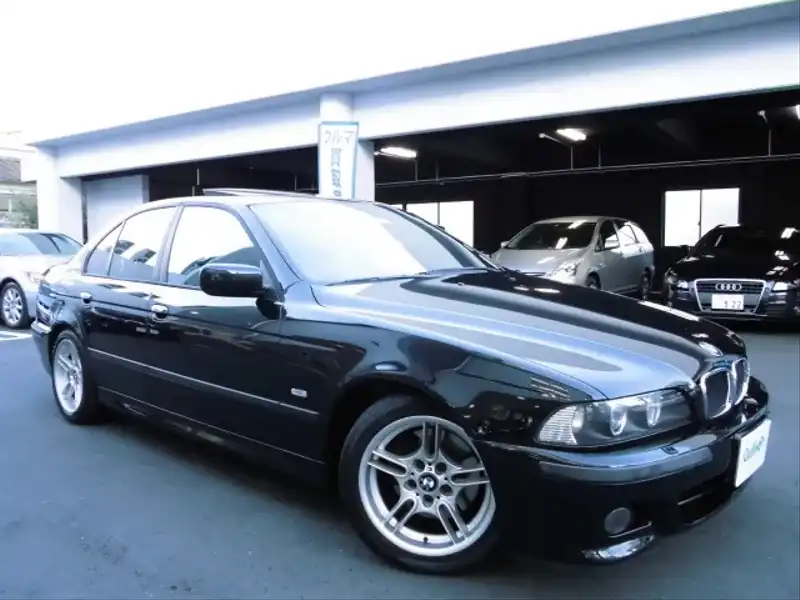 カタログ画像：５シリーズ（5 SERIES） ５４０ｉ Ｍスポーツ 2001年10月 GH-DN44 4400cc ブラック・サファイア 燃費7.1km / l  メイン