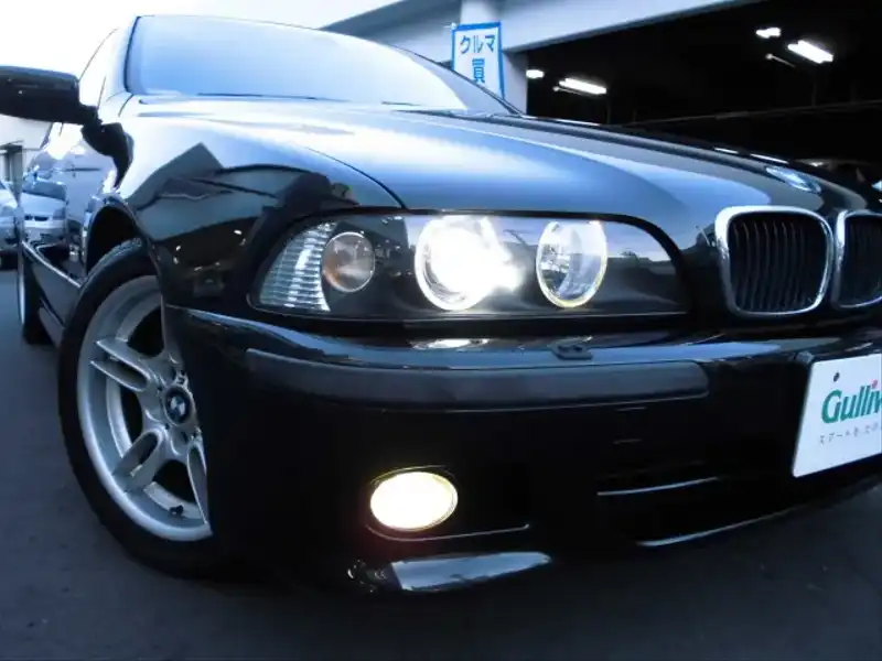 カタログ画像：５シリーズ（5 SERIES） ５４０ｉ Ｍスポーツパッケージ 2002年6月 GH-DN44 4400cc ブラック・サファイア 燃費7.1km / l  外装