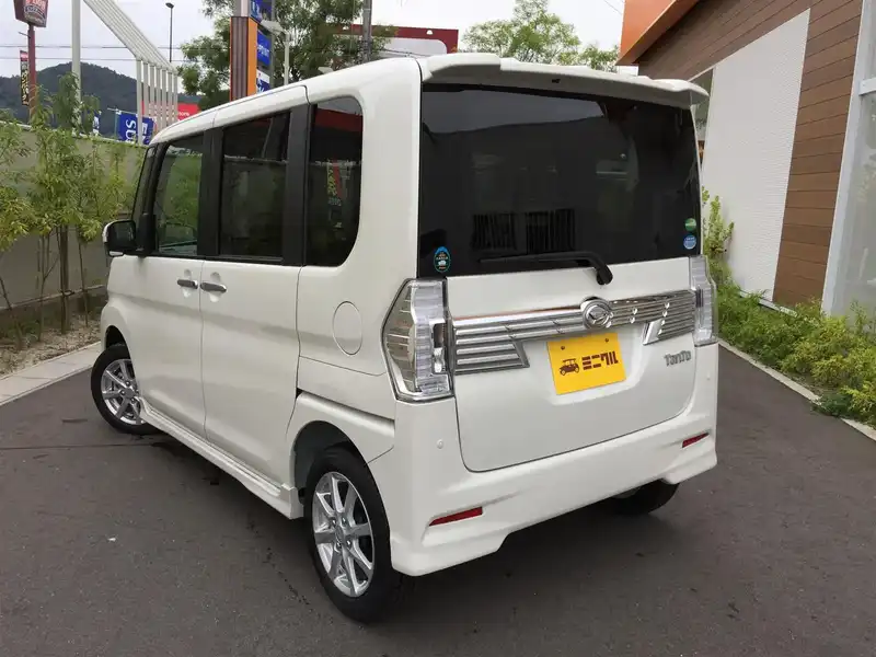 カタログ画像：タント（TANTO） カスタムＸ ＳＡⅡ 2015年12月 DBA-LA610S 660cc パールホワイトⅢ 燃費25.8km / l バック