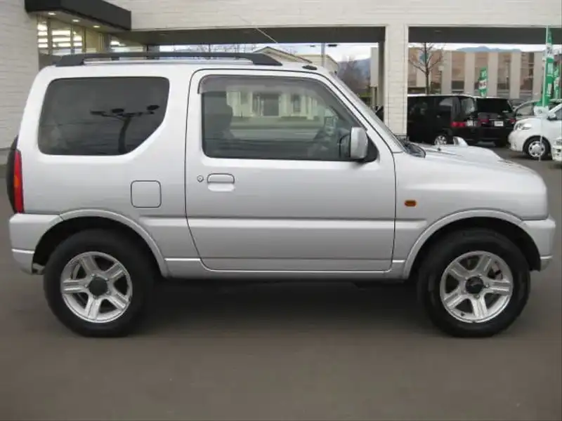 カタログ画像：ジムニー（JIMNY） ＸＣ 2008年6月 ABA-JB23W 660cc シルキーシルバーメタリック 燃費16.4km / l  外装