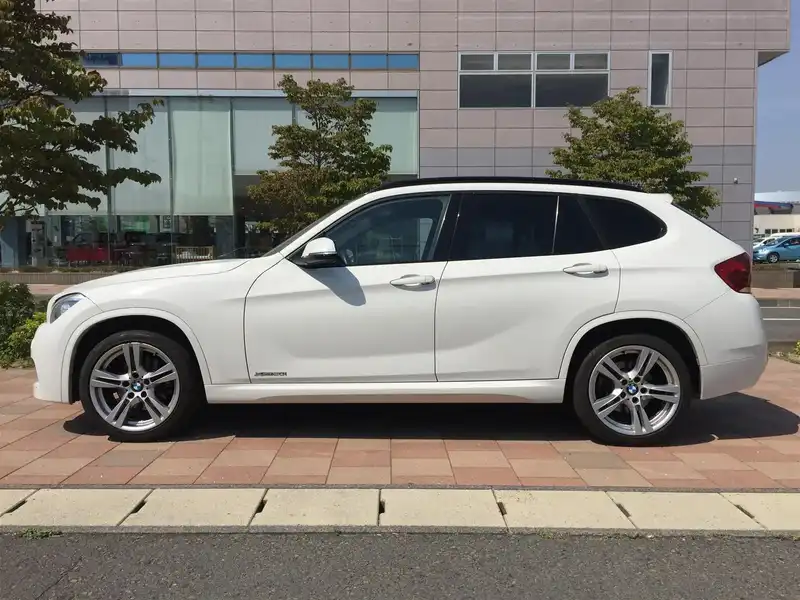 カタログ画像：Ｘ１（X1） ｘＤｒｉｖｅ ２０ｉ Ｍスポーツ 2012年9月 DBA-VM20 2000cc アルピン・ホワイトⅢ 燃費13.6km / l 外装