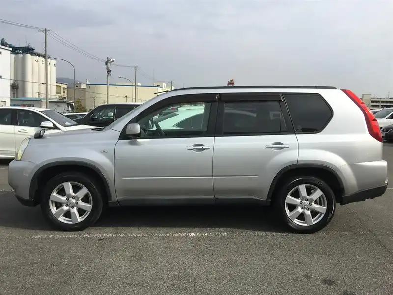 カタログ画像：エクストレイル（X-TRAIL） ２０Ｘ 2007年8月 DBA-NT31 2000cc ブレードシルバー（Ｍ）orダイヤモンドシルバー（Ｍ） 燃費13.2km / l  外装