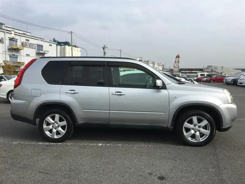 カタログ画像：エクストレイル（X-TRAIL） ２０Ｘ 2008年11月 DBA-NT31 2000cc ブレードシルバー（Ｍ）orダイヤモンドシルバー（Ｍ） 燃費13.2km / l  外装