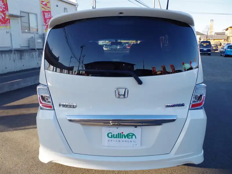 カタログ画像：フリードハイブリッド（FREED HYBRID） ハイブリッド プレミアムエディション 2015年5月 DAA-GP3 1500cc ホワイトオーキッド・パール 燃費21.6km / l バック