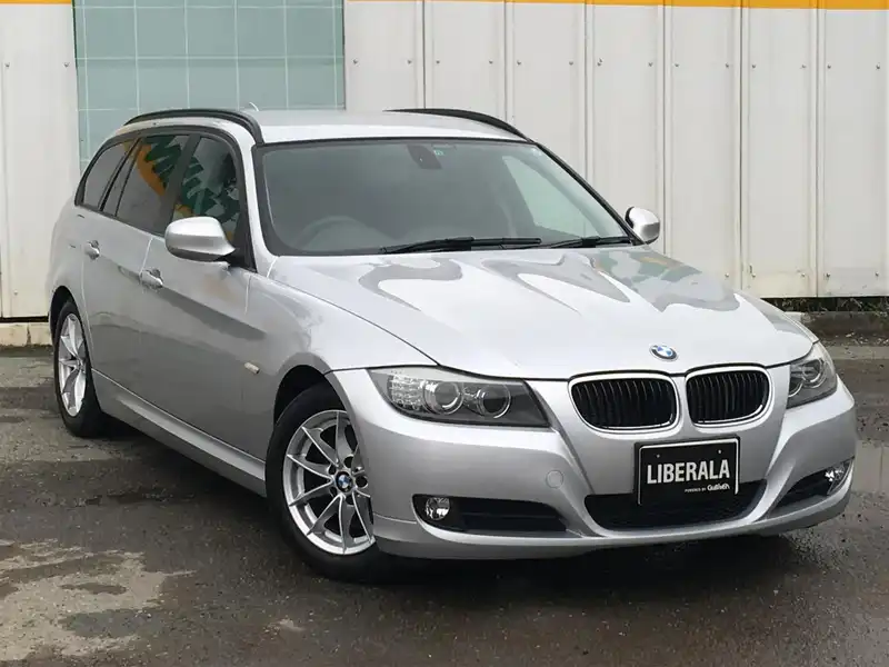 カタログ画像：３シリーズ（3 SERIES） ３２０ｉツーリング 2010年5月 LBA-US20 2000cc チタン・シルバー（メタリック・カラー） 燃費13.0km / l メイン（その他）