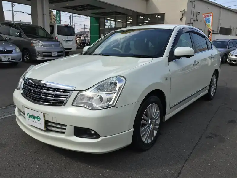 カタログ画像：ブルーバードシルフィ（BLUEBIRD SYLPHY） アクシス 2009年5月 DBA-KG11 2000cc ホワイトパール（３Ｐ） 外装