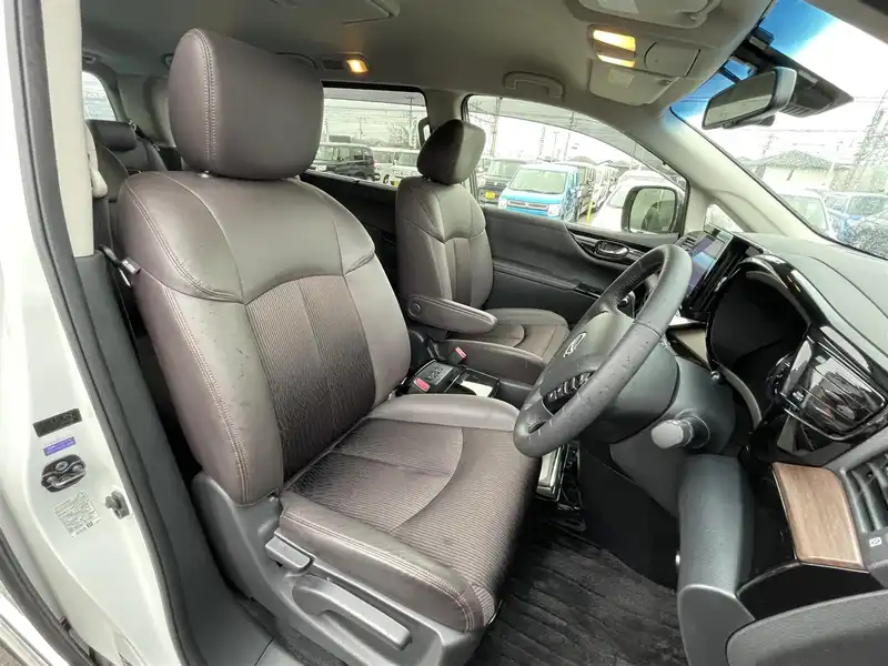 カタログ画像：エルグランド（ELGRAND） ３５０ハイウェイスターアーバンクロム 2023年4月 5BA-PE52 3500cc ピュアホワイトパール（３Ｐ） 燃費8.7km / l 内装