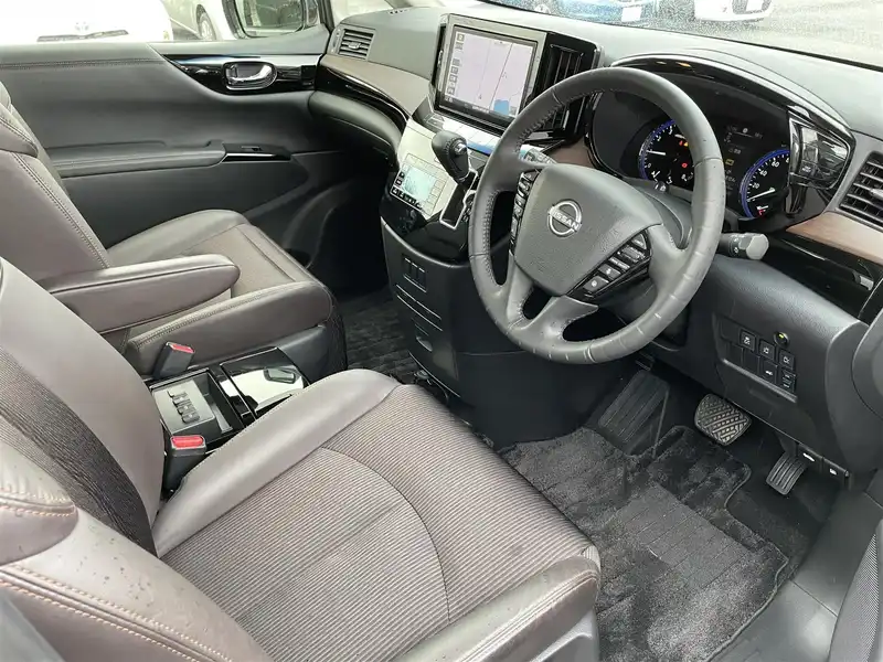 カタログ画像：エルグランド（ELGRAND） ３５０ハイウェイスターアーバンクロム 2023年4月 5BA-PE52 3500cc ピュアホワイトパール（３Ｐ） 燃費8.7km / l 内装