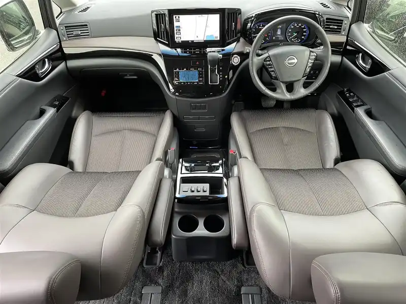 カタログ画像：エルグランド（ELGRAND） ３５０ハイウェイスターアーバンクロム 2023年4月 5BA-PE52 3500cc ピュアホワイトパール（３Ｐ） 燃費8.7km / l 内装