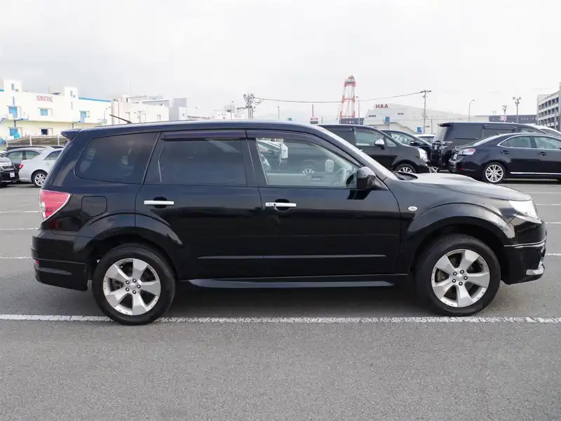 カタログ画像：フォレスター（FORESTER） ２．０ＸＴ プラチナセレクション 2009年12月 DBA-SH5 2000cc オブシディアンブラック・パール 燃費12.2km / l  外装