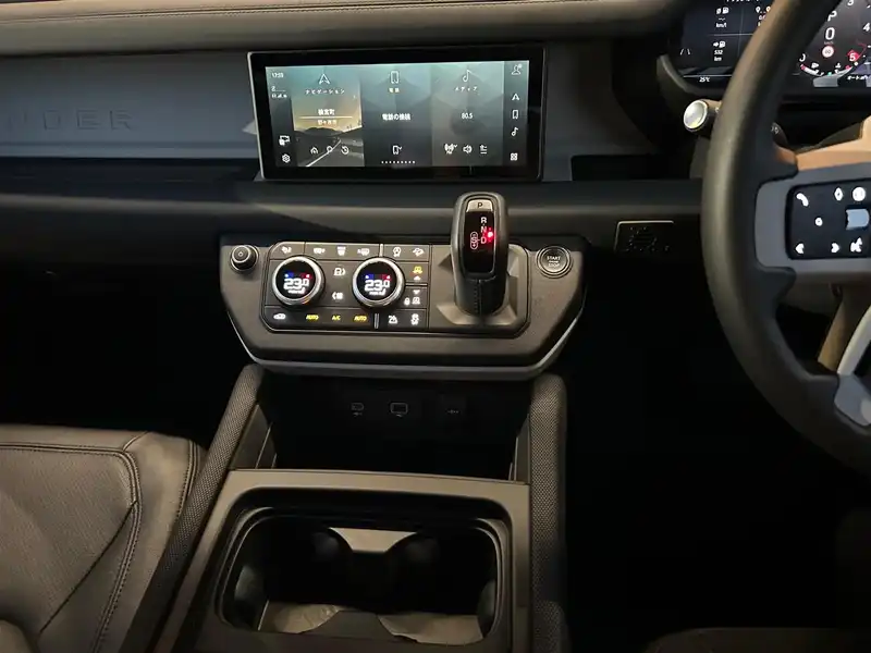 10151767 | カタログ画像：ディフェンダー（DEFENDER） カウンティ エクステリアパック キュレーテッドフォージャパン 2023年12月 3CA-LE72WAB 3000cc サントリーニブラック（メタリック） 内装