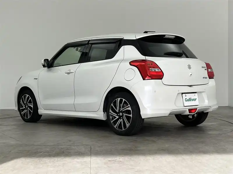 カタログ画像：スイフト（SWIFT） ＲＳ 2022年9月 4BA-ZC83S 1200cc ピュアホワイトパール 燃費21.8km / l バック