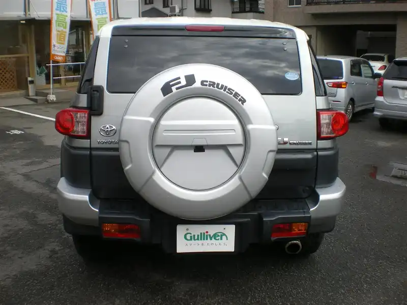 カタログ画像：ＦＪクルーザー（FJ CRUISER） カラーパッケージ 2010年12月 CBA-GSJ15W 4000cc ツートーン グレーメタリック 燃費8.4km / l  バック