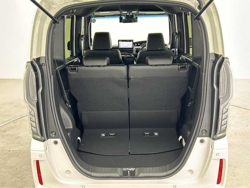 カタログ画像：Ｎ－ＢＯＸカスタム（N-BOX CUSTOM） ターボ 2023年10月 6BA-JF5 660cc プラチナホワイト・パール 燃費20.3km / l 内装