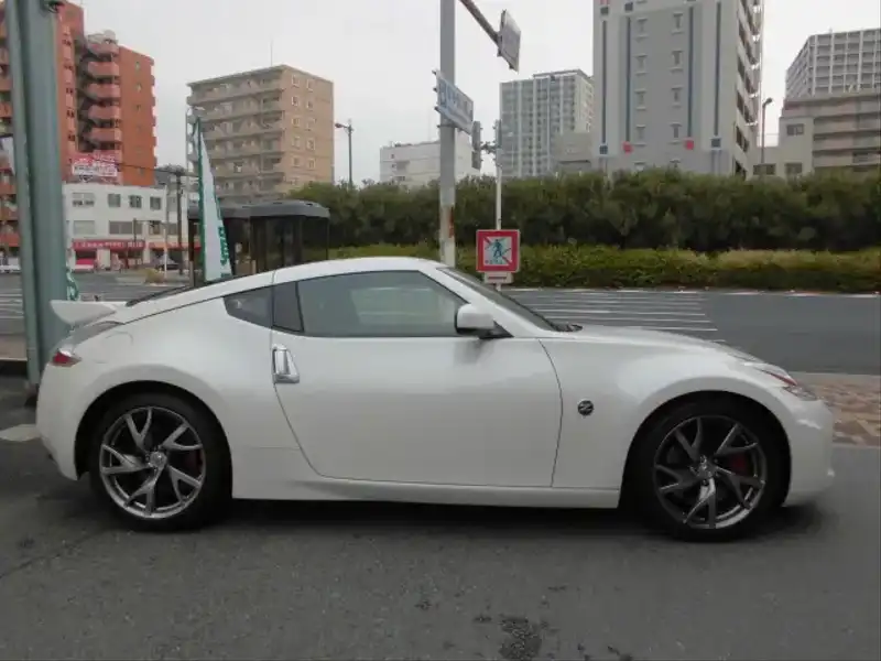 カタログ画像：フェアレディＺ（FAIRLADY Z） バージョンＳＴ 2015年7月 CBA-Z34 3700cc ブリリアントホワイトパール（３Ｐ） 燃費9.1km / l 外装