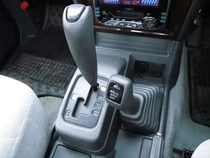 カタログ画像：パジェロ（PAJERO） ミッドルーフワイド エクシード 1997年5月 KD-V46WG 2800cc ソフィアホワイト／サテライトシルバー・２トーン 内装