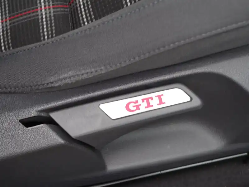 カタログ画像：ゴルフ（GOLF） ＧＴＩ 2007年1月 GH-1KAXX 2000cc トルネードレッド 燃費12.8km / l  内装