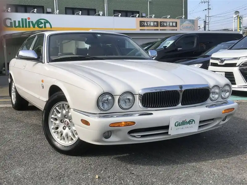 カタログ画像：ＸＪ（XJ） ＸＪ エグゼクティブ３．２－Ｖ８ 2001年6月 GF-J13KB 3200cc オニキスホワイト（ソリッド） 燃費6.7km / l  メイン（その他）