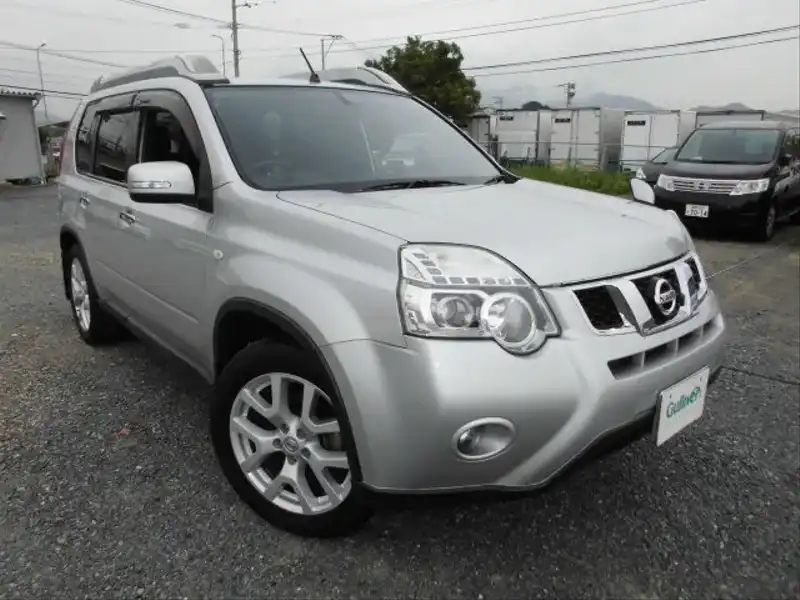 カタログ画像：エクストレイル（X-TRAIL） ２０Ｘt 2011年6月 DBA-NT31 2000cc ブリリアントシルバー（Ｍ）orブレードシルバー（Ｍ） 燃費13.2km / l  メイン（その他）