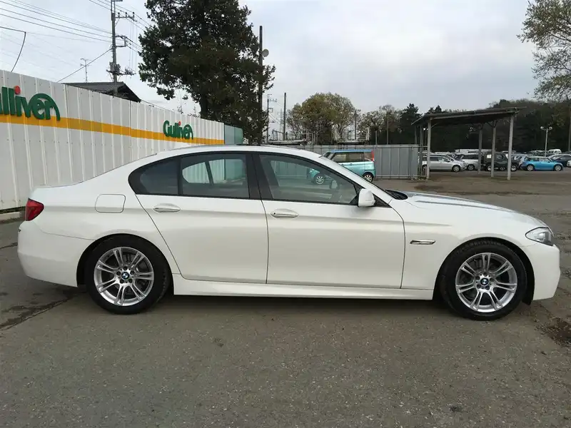 カタログ画像：５シリーズ（5 SERIES） ５２３ｉ Ｍスポーツパッケージ 2011年10月 DBA-XG20 2000cc 燃費14.2km / l 外装