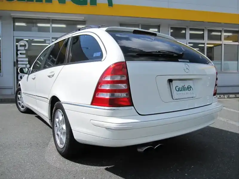 カタログ画像：Ｃクラスステーションワゴン（C-CLASS STATIONWAGON） Ｃ１８０コンプレッサー ステーションワゴン リミテッド 2004年1月 GH-203246 1800cc アラバスターホワイト 燃費10.4km / l  バック