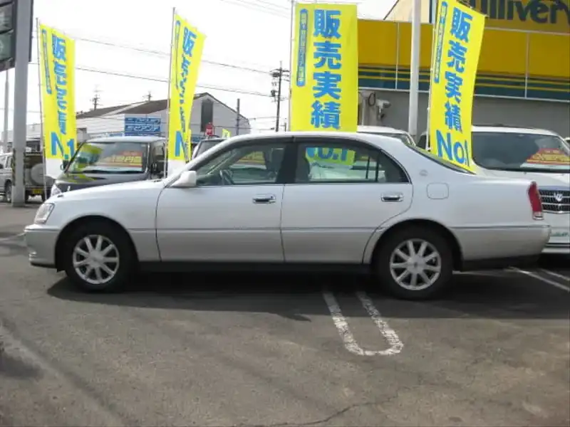 カタログ画像：クラウンマジェスタ（CROWN MAJESTA） ４．０Ａタイプ 2004年4月 TA-UZS175 4000cc ホワイトパールクリスタルシャイントーニングＧ 燃費8.8km / l  外装