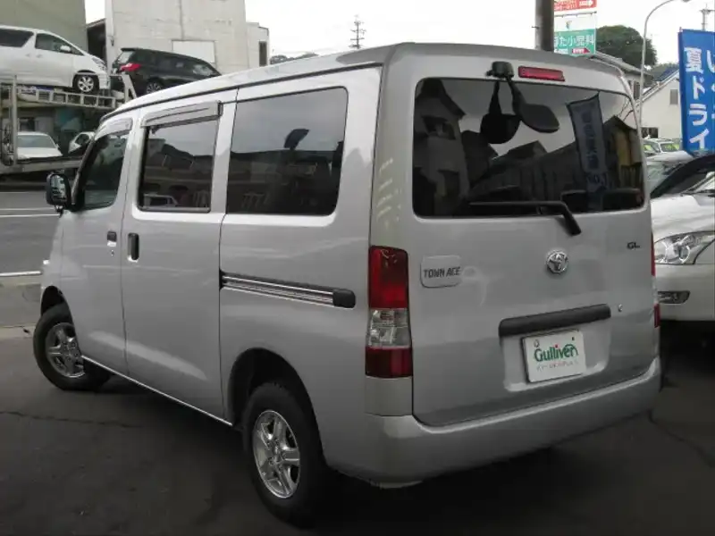 カタログ画像：タウンエースバン（TOWNACE VAN） ＧＬ 2012年6月 ABF-S402M 1500cc シルバーマイカメタリック 燃費11.6km / l バック