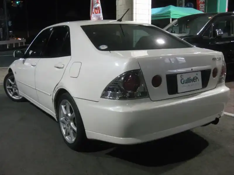 カタログ画像：アルテッツァ（ALTEZZA） ＡＳ２００ Ｌエディション 1999年5月 GF-GXE10 2000cc スーパーホワイトパールマイカ 燃費11.6km / l  バック